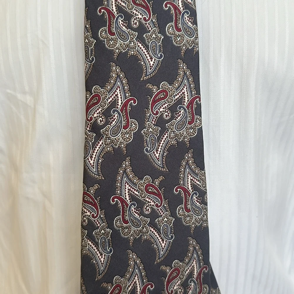 Christian Dior Vintage Gray Paisley Print 100% Silk Neck Tie